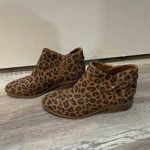 Old Navy women’s leopard tan zipper bootie size 8